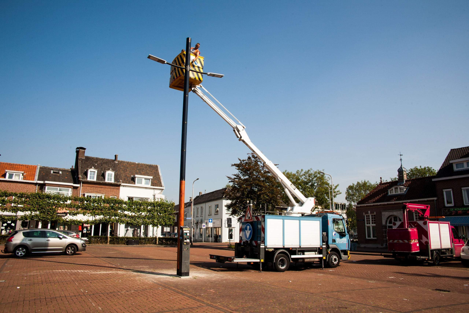 Soluxio smart solar parking lot lighting. Easy to install. Easy to move.