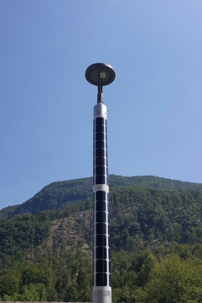 Farola solar LED Soluxio montaña