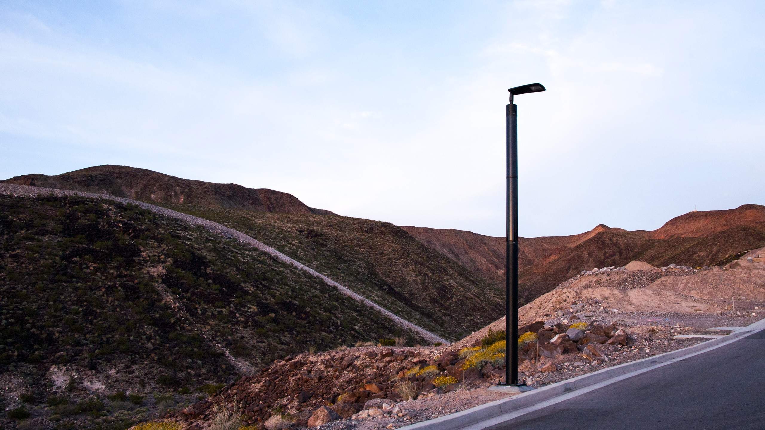 Soluxio off-grid light pole in mountains