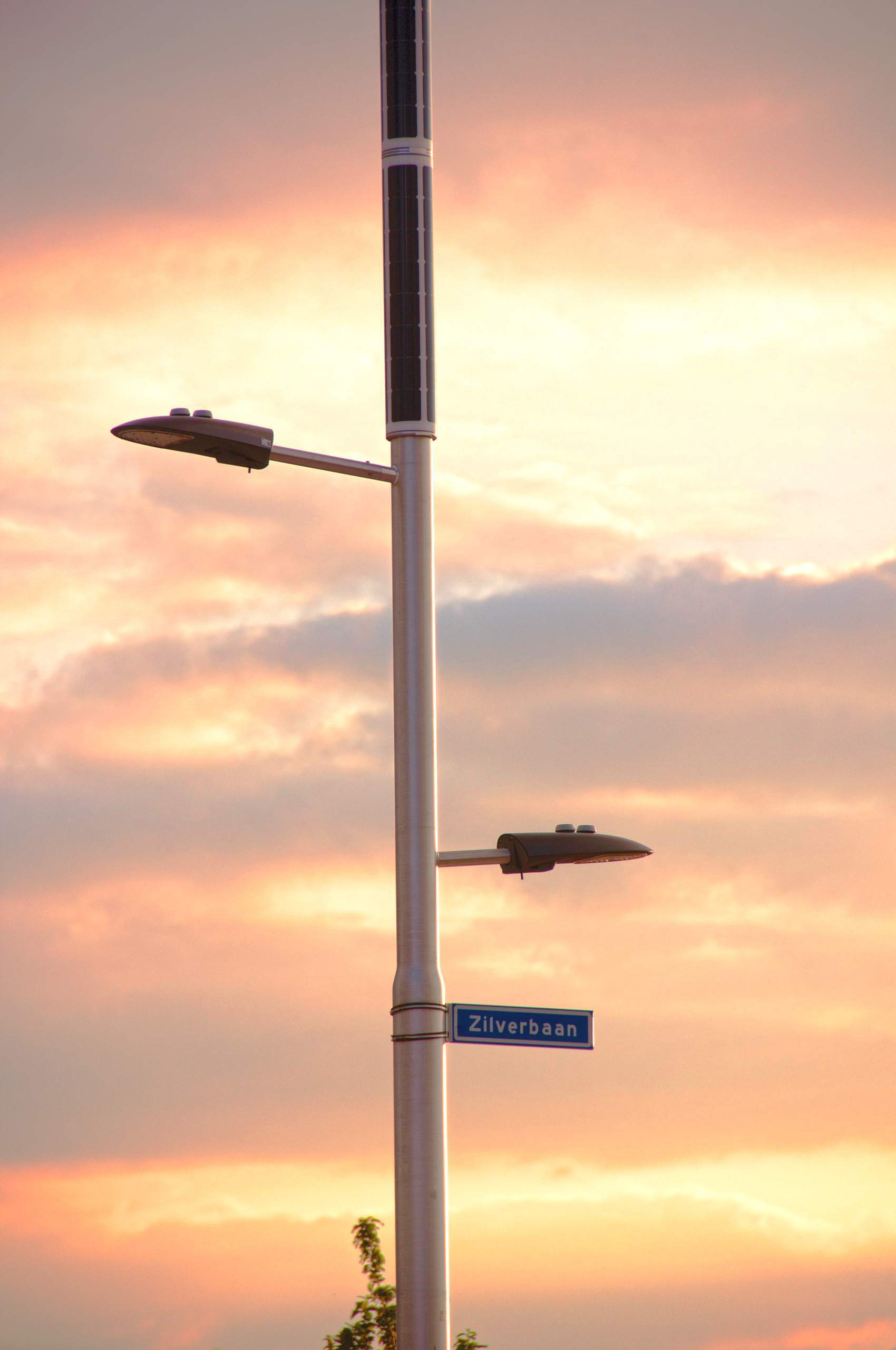 Soluxio hybrid solar light at roundabout in the Netherlands