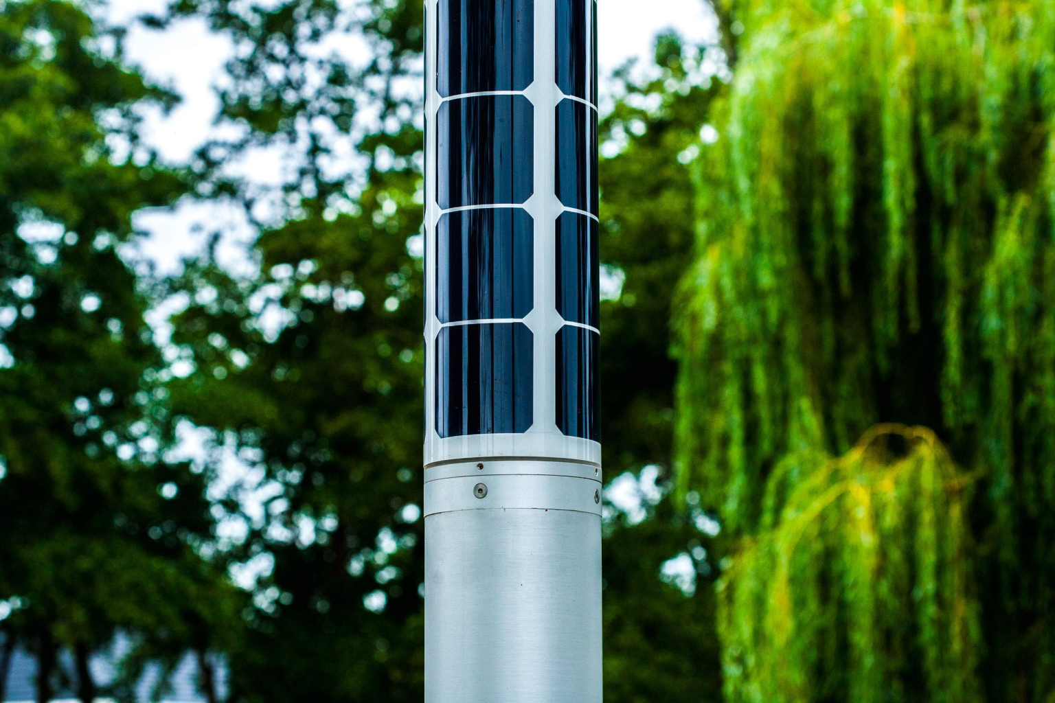 Soluxio solar landscape lighting with detail of cylindrical solar panel Soluxio solar landscape lighting with detail of cylindrical solar panel