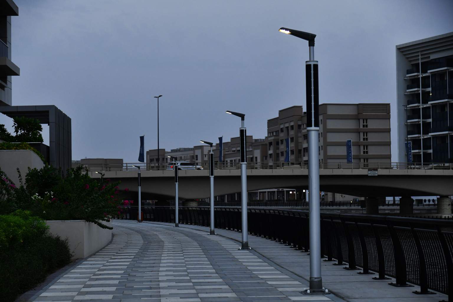 Soluxio boulevard lighting with solar panels