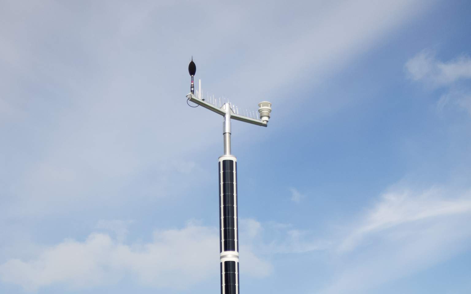 Soluxio smart pole with multiple sensors