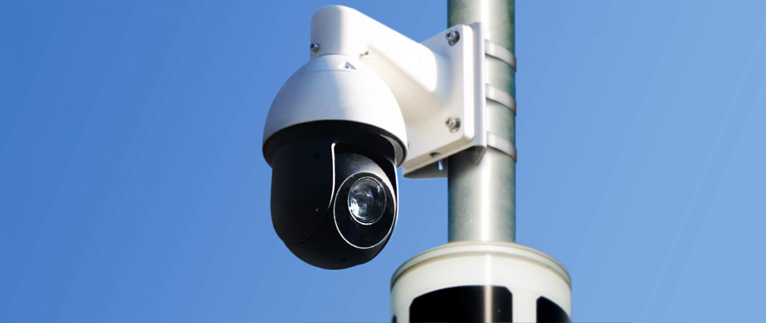 Soluxio solarbetriebener Mast mit CCTV Überwachungskamera