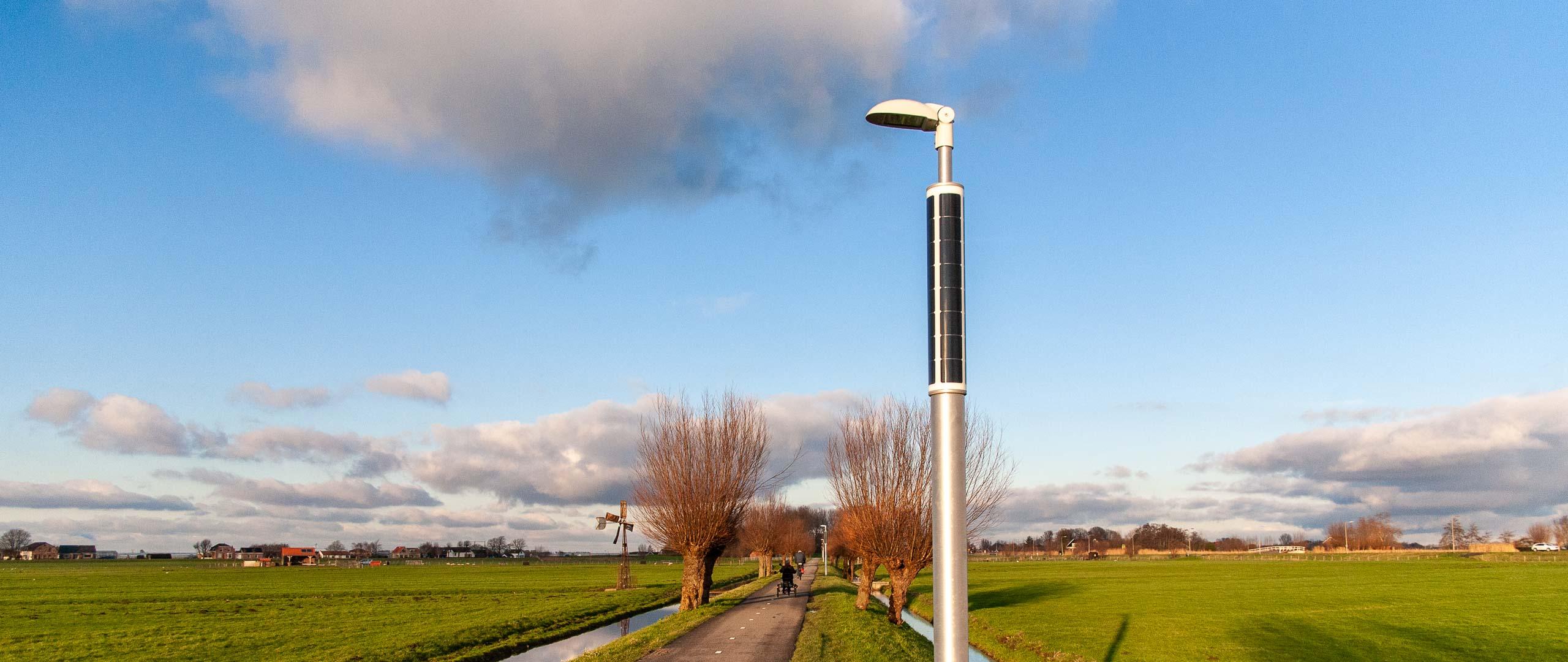 Soluxio solar light post at countryside