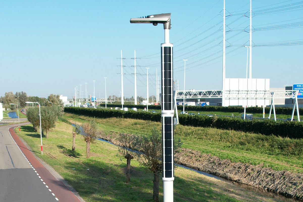 Soluxio solar lighting near highway at N223